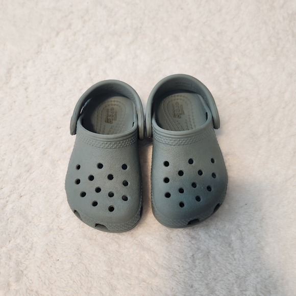 Crocs Light Green "Pond" Colored Boys Size 6 Toddler - Picture 1 of 3